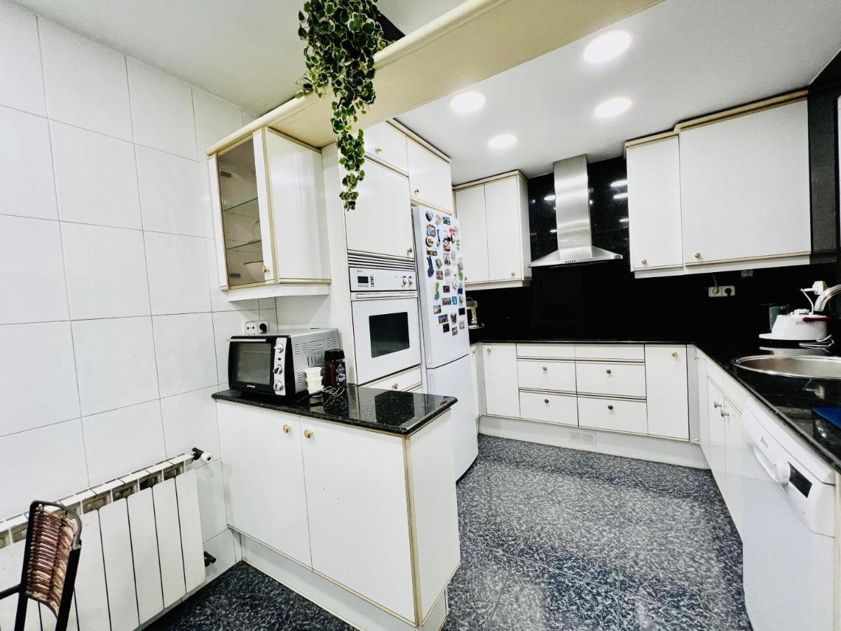 Your Second Home In Barcelona With Private Room And Private Bathroom Close To Montjuic, Pl Espana, La Rambla, Ferry Port Exterior foto